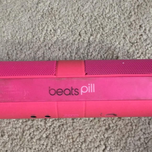 BRIGHT PINK BEATS PILL!! - Picture 4 of 5